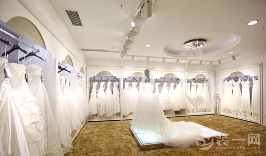 若想成功经营一家婚纱店,那么除了要选对婚纱礼服外,店铺的装修风格